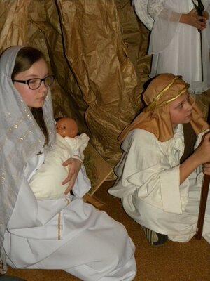 6 Uczniowie przygotowali jasełka .